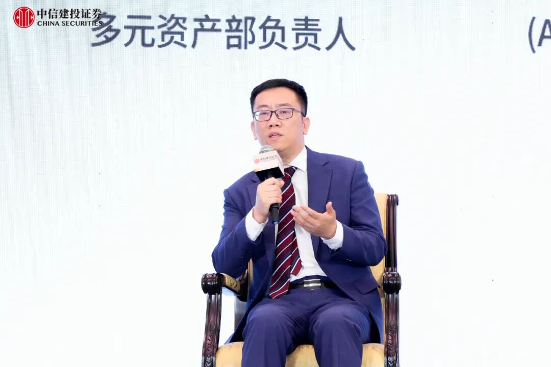 左右滑动查看嘉宾现场照片