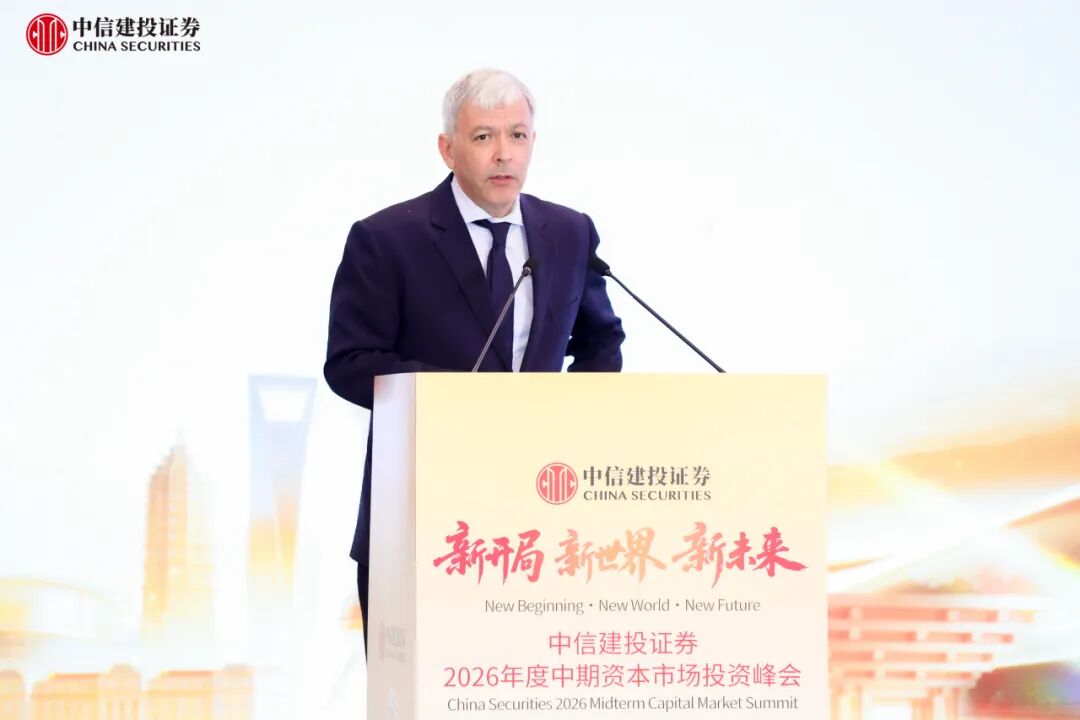 左右滑动查看嘉宾现场照片