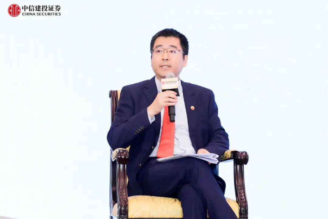 左右滑动查看嘉宾现场照片