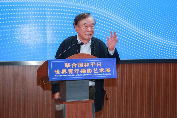 中国摄影家协会原副主席、中国艺术摄影学会名誉主席朱宪民
