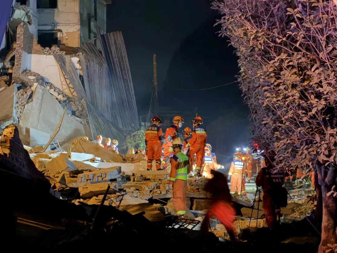广西柳州地震已致2人遇难，系夫妻