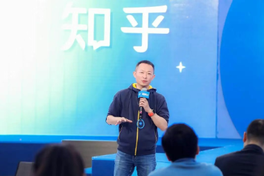 知乎CEO周源：AI时代真实创作者的价值，不可替代|知乎_新浪财经_新浪网