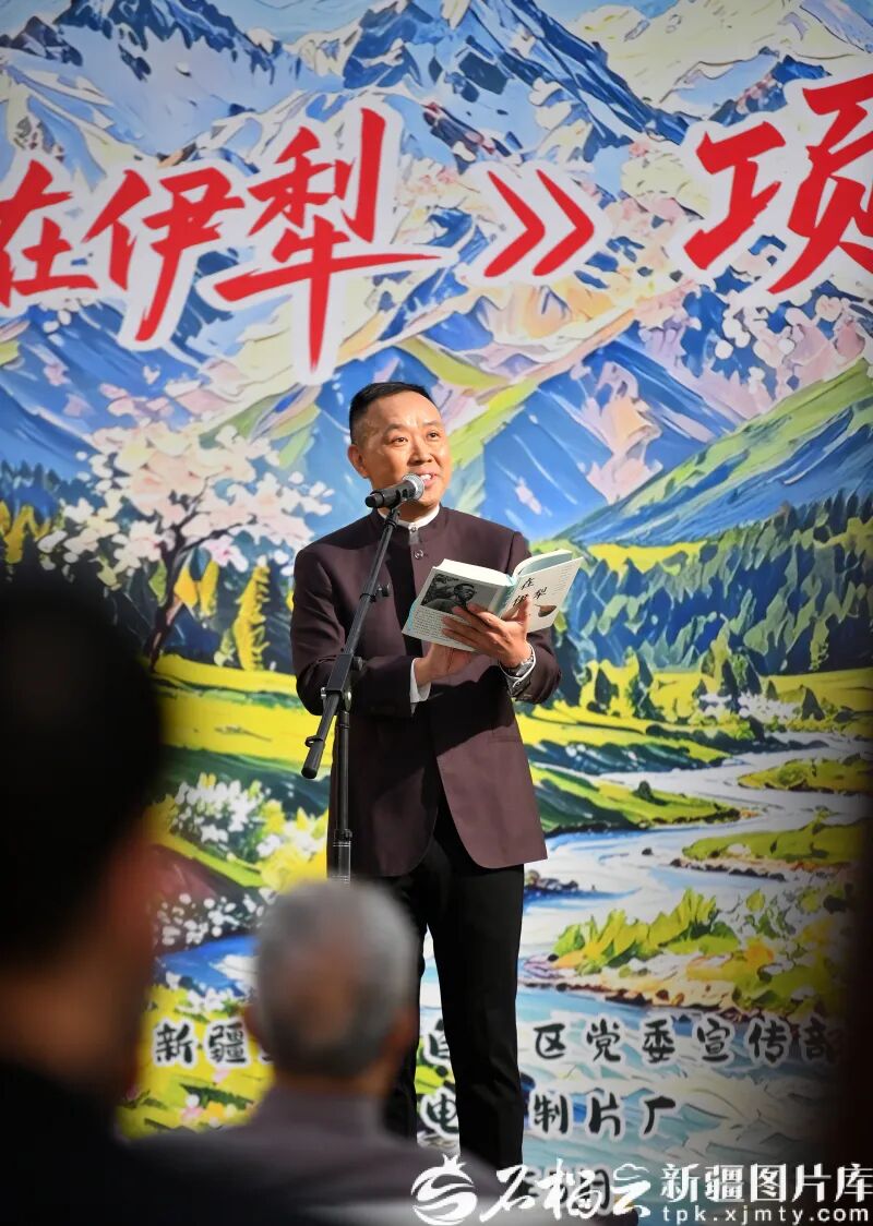 ▲5月18日，知名朗读艺术家远山现场朗诵“人民艺术家”王蒙经典小说《在伊犁》相关片段。