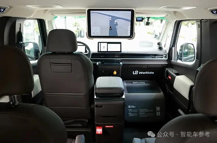 △文远GXR Robotaxi内部