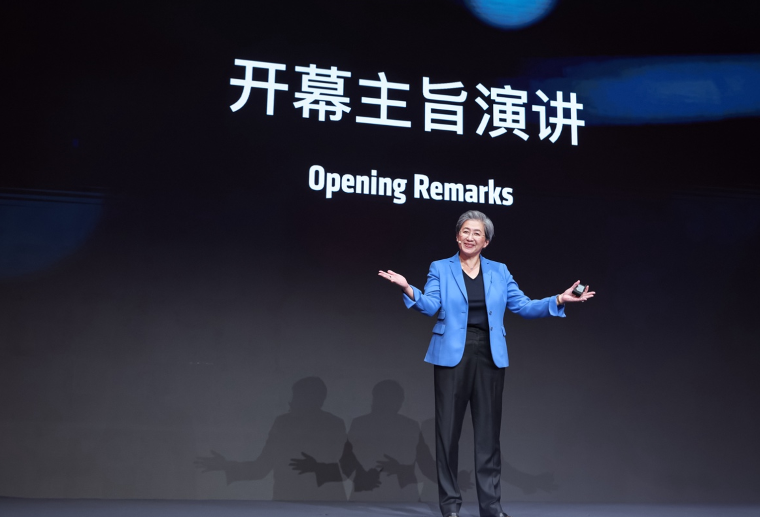 AMD董事会主席及首席执行官Dr. Lisa Su做开幕主旨演讲