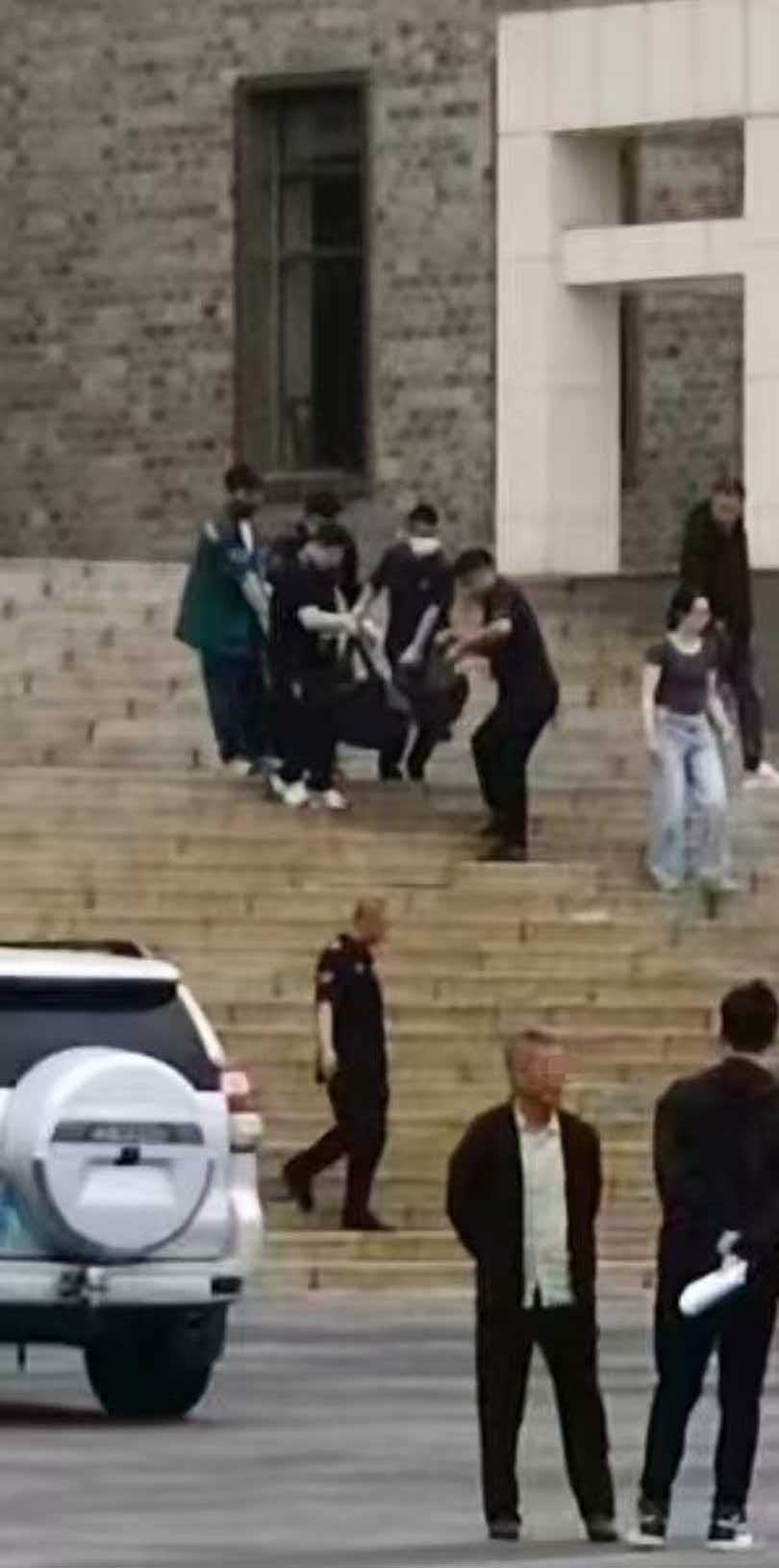 沈阳工学院校内有人行凶，工作人员：当事人已被警方抓走