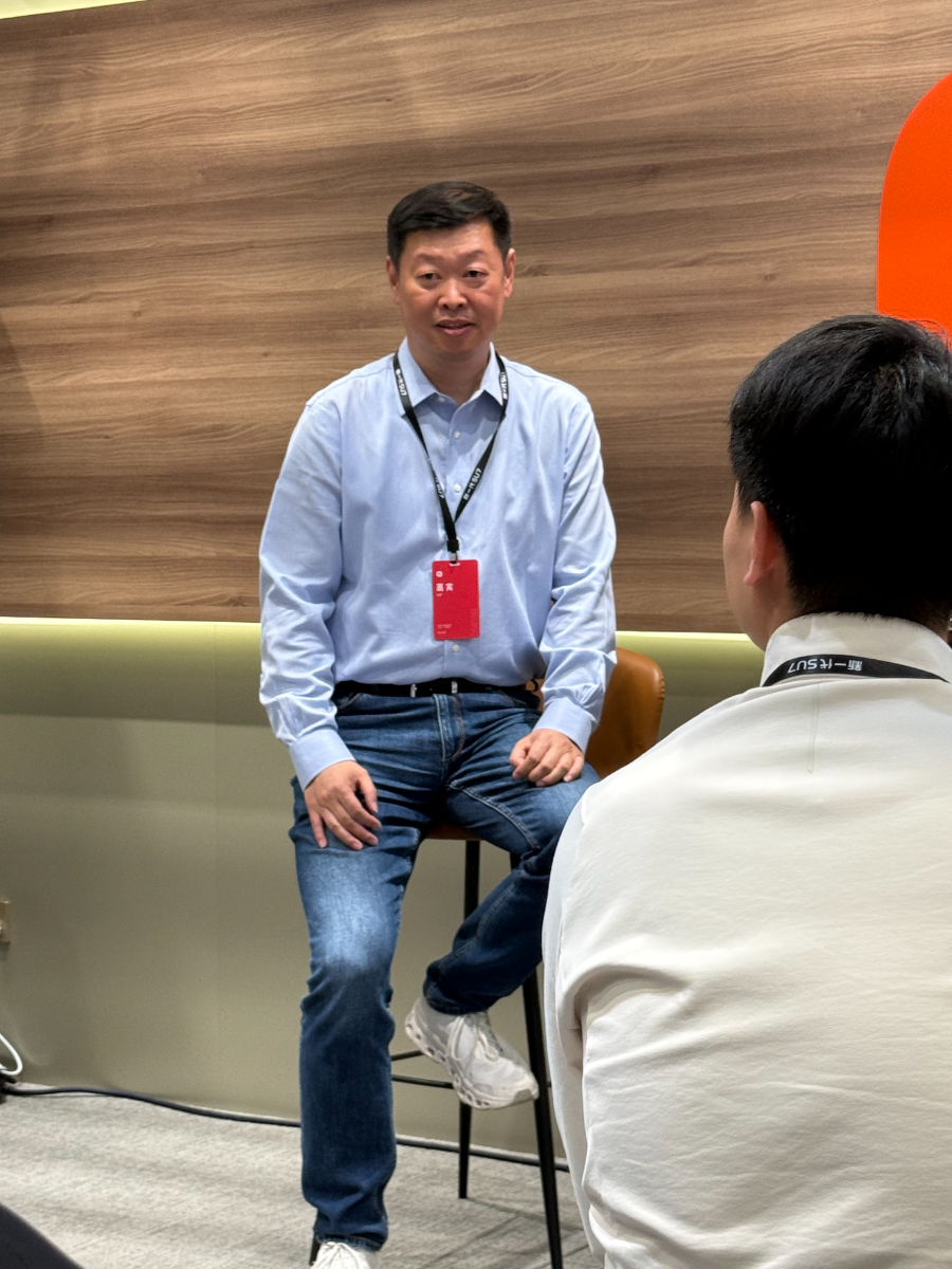 （小米汽车CTO胡峥楠，图源：记者拍摄于2026年北京车展媒体群访）