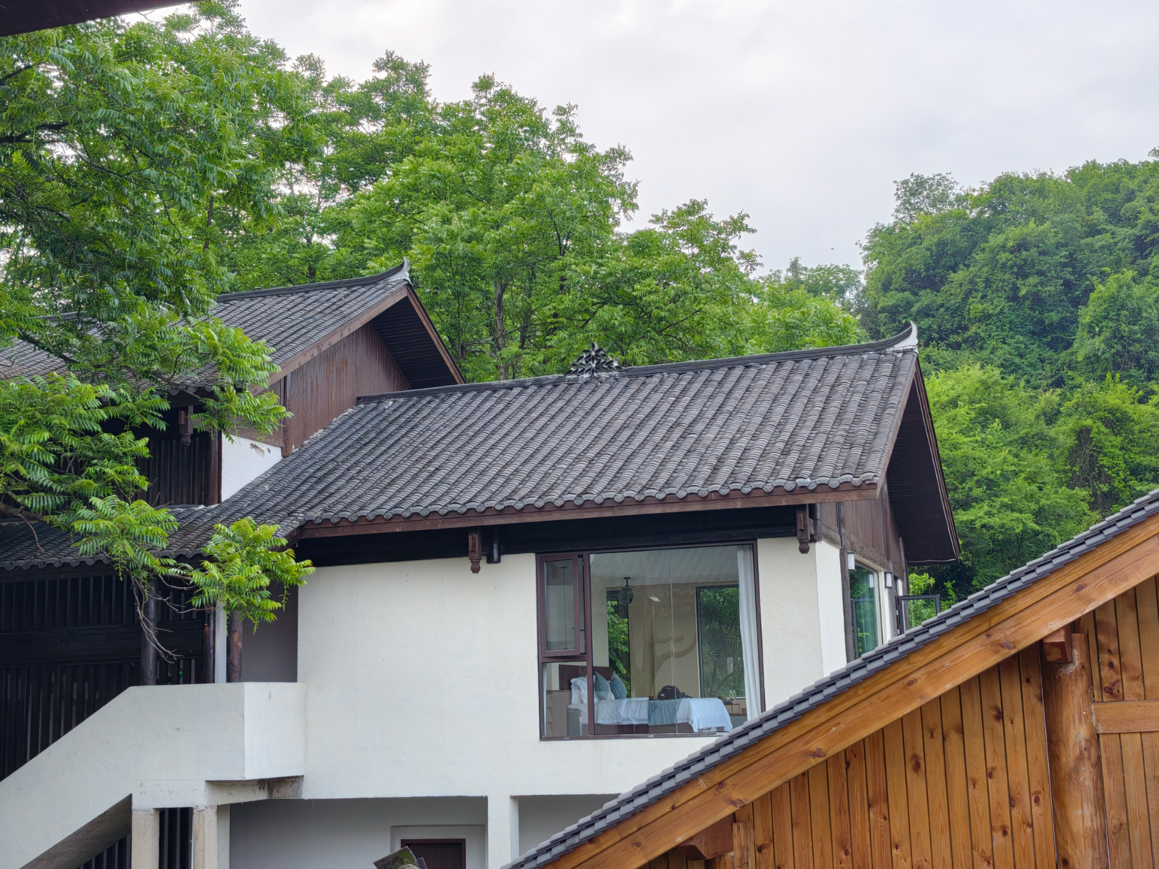 花住五星级酒店的钱住进山里，贵州民宿“爆单”，北漂房东回老家砸400万开店