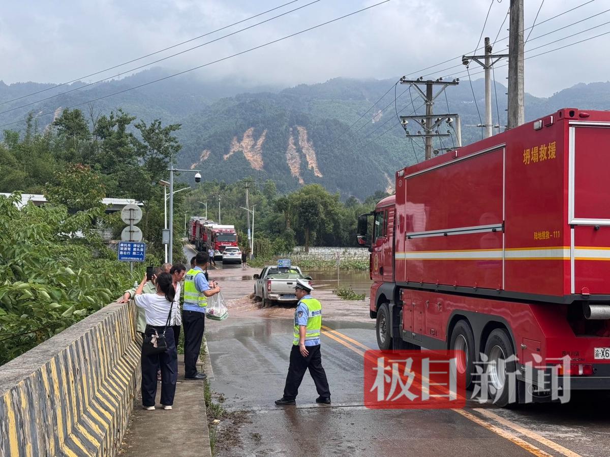 重庆永川暴雨已致17人失联3人死亡，记者实探：河道涨水漫至路面，有村民称亲人受伤房屋受损