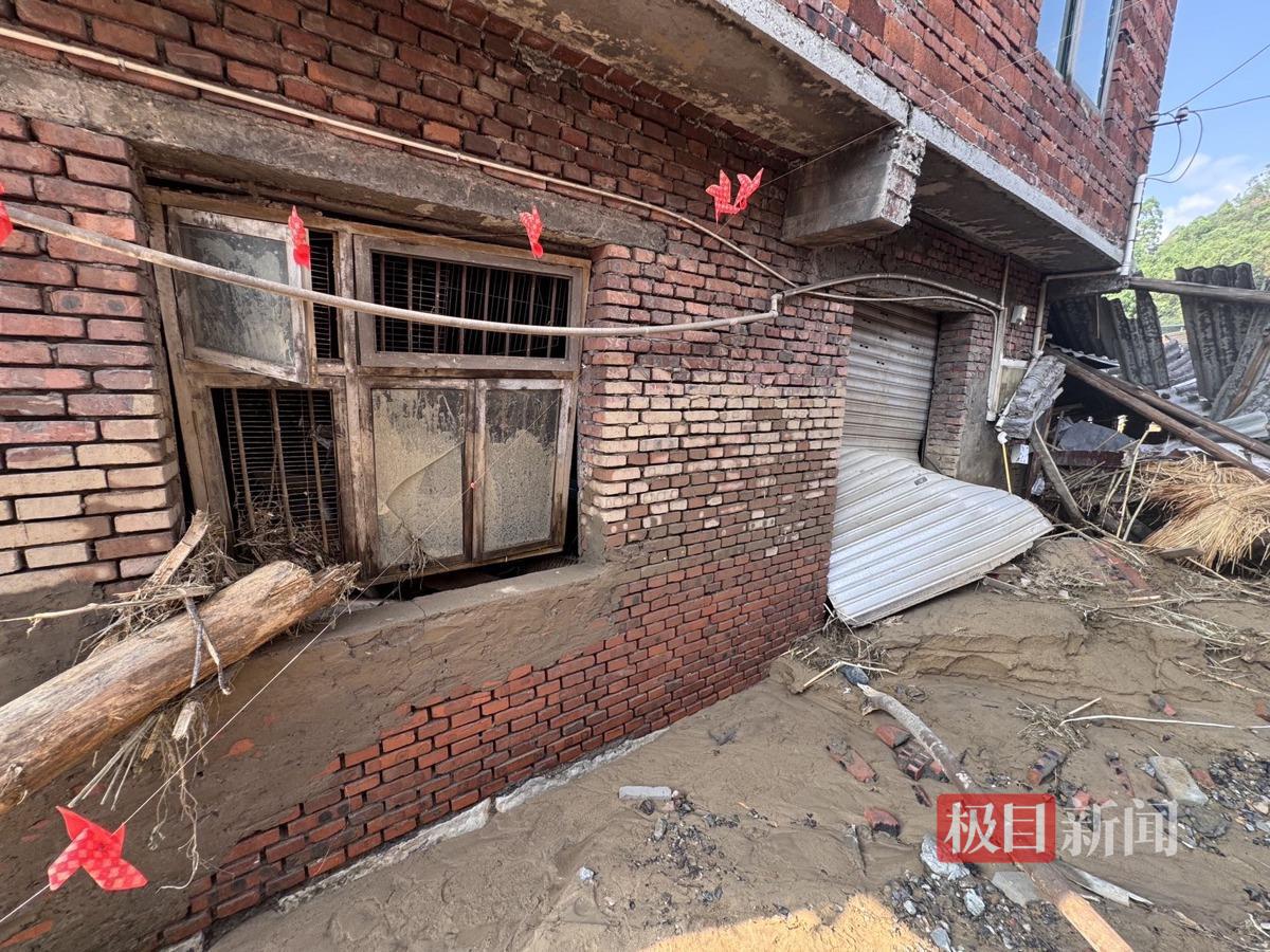 重庆永川暴雨致17人失联3人死亡，村民称洪水一个多小时就淹没了一楼，有农户十多亩大棚被淹