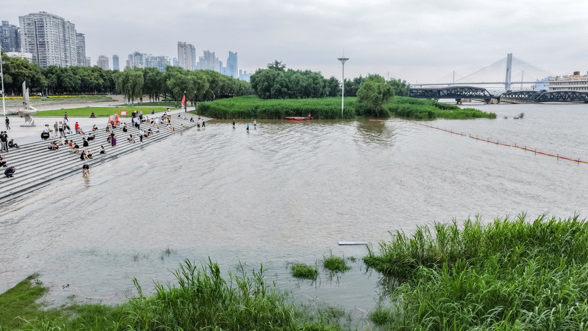 暴雨过后，汉口江滩迎来涨水景观