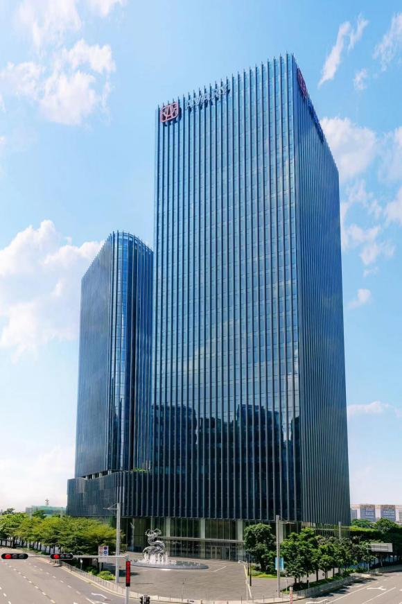 位于宝安区新安街道海滨社区的鹏鼎时代大厦