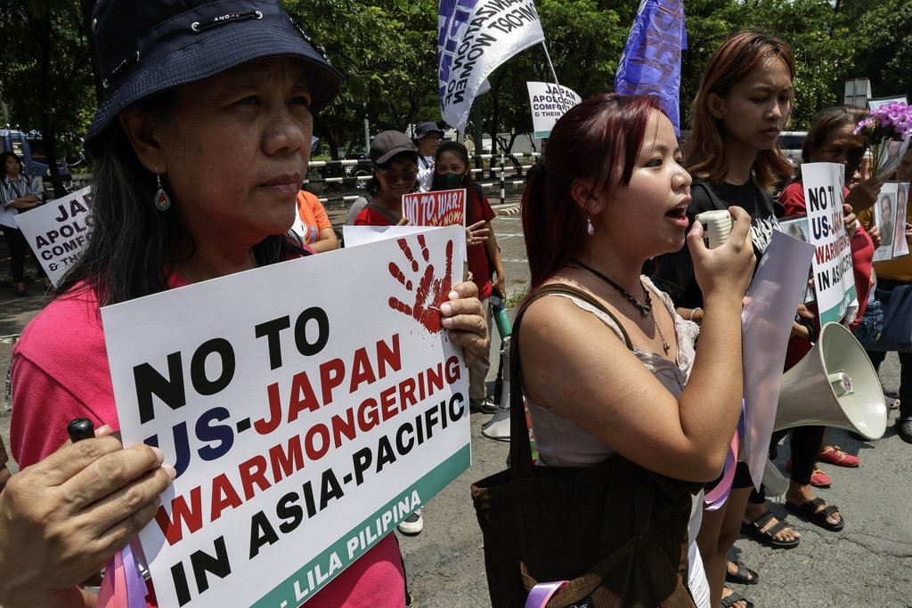 菲总统马科斯访日，菲律宾民众在日本使馆外抗议
