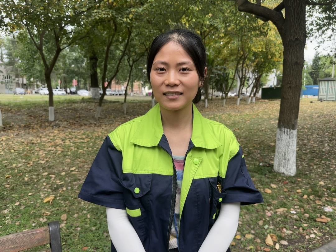 33岁环卫女工考上成都理工硕士研究生：比聪明的人多努力一点，比努力的人多用心一点丨封面头条