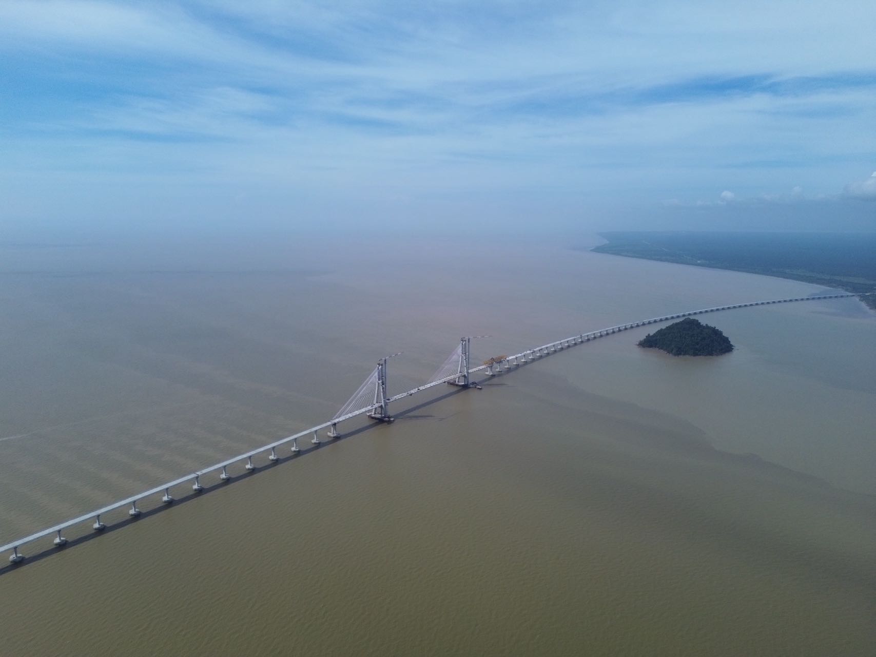 马来西亚鲁巴跨海大桥通车试运营