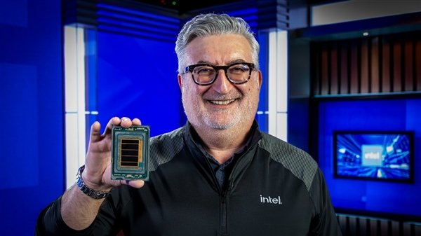 芯片双雄互攻腹地!NVIDIA杀入PC CPU市场:Intel推480GB平价AI芯片|GPU|智能体|内存|数据中心|性能_手机新浪网
