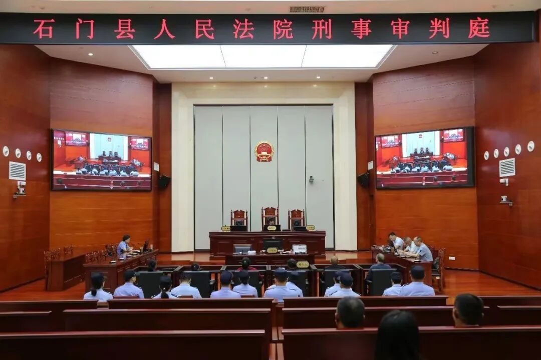 “内鬼”勾连外人，合谋偷公司鸡蛋，价值超过400万元！6人被判刑，还被罚款