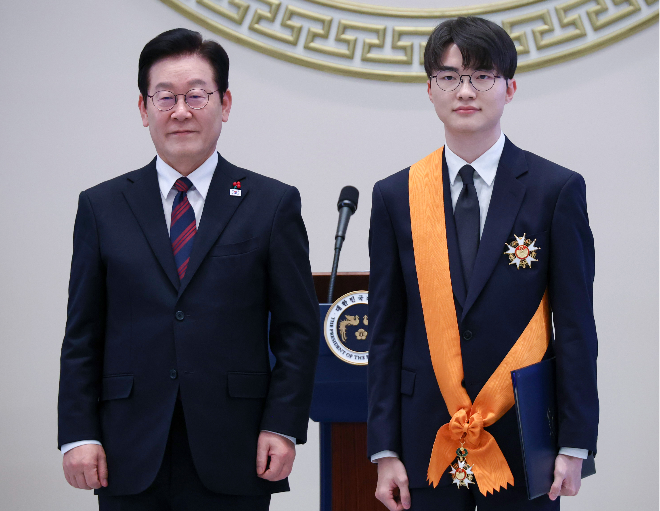 韩国知名电竞选手Faker的奶奶遭网络死亡威胁，威胁者预告地铁站行凶，警方介入