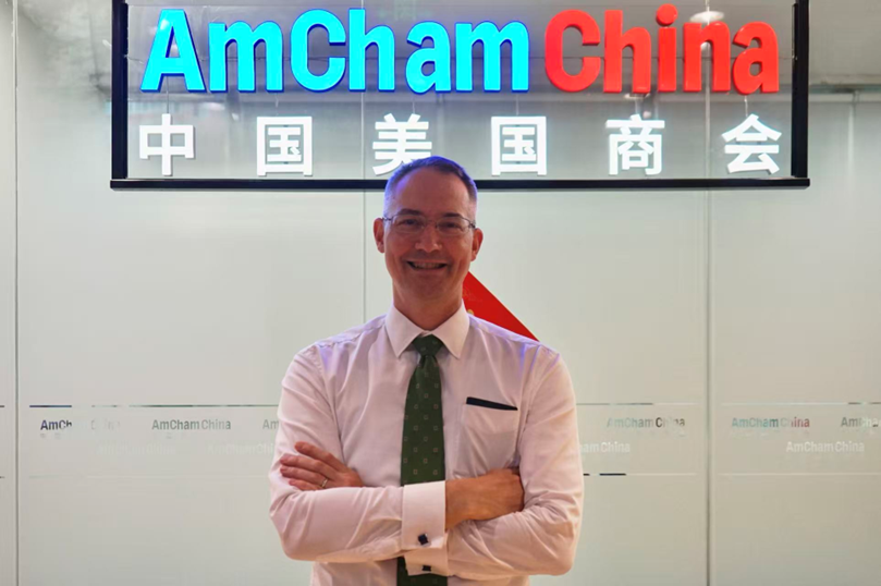 中国美国商会会长何迈可接受《财经》专访。 摄影/江玮