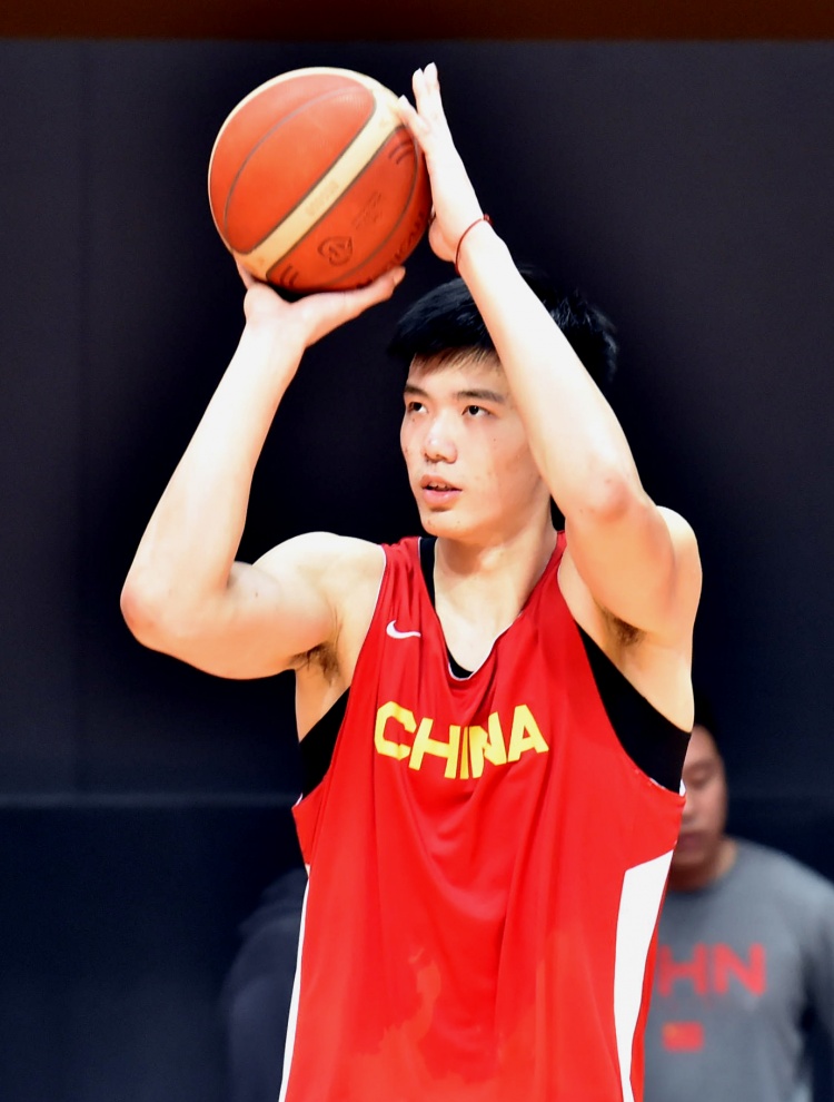 很自信！焦泊乔半场5中3贡献8分2板 但已有4犯在身