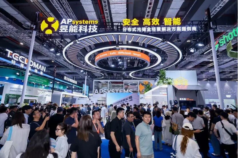 图：昱能科技展区