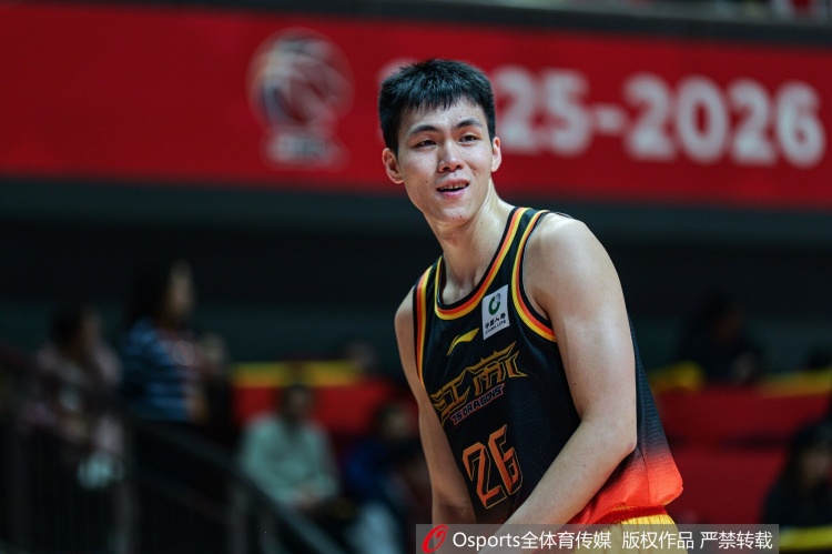 媒体人：庞峥麟的国字号首秀表现我给8分 但一号位组织不如赵维伦