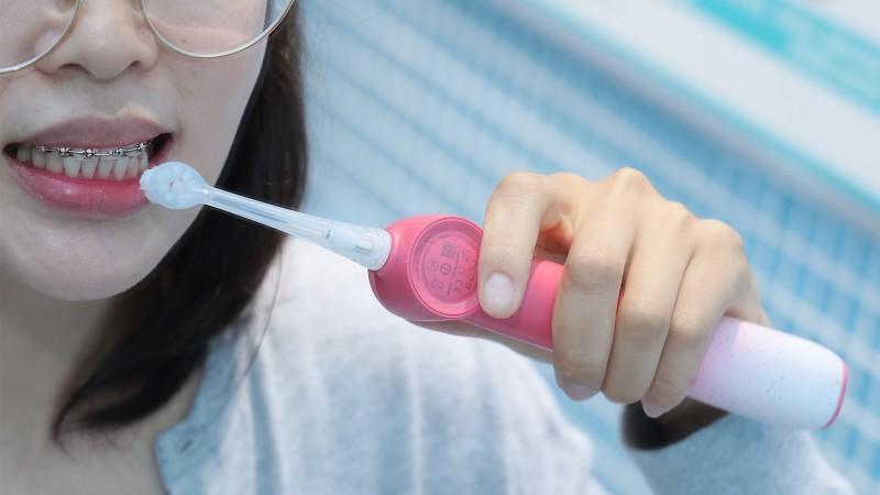 锐舞电动牙刷获百位牙医推荐：专为正畸与牙龈敏感人群打造的口腔护理新答案