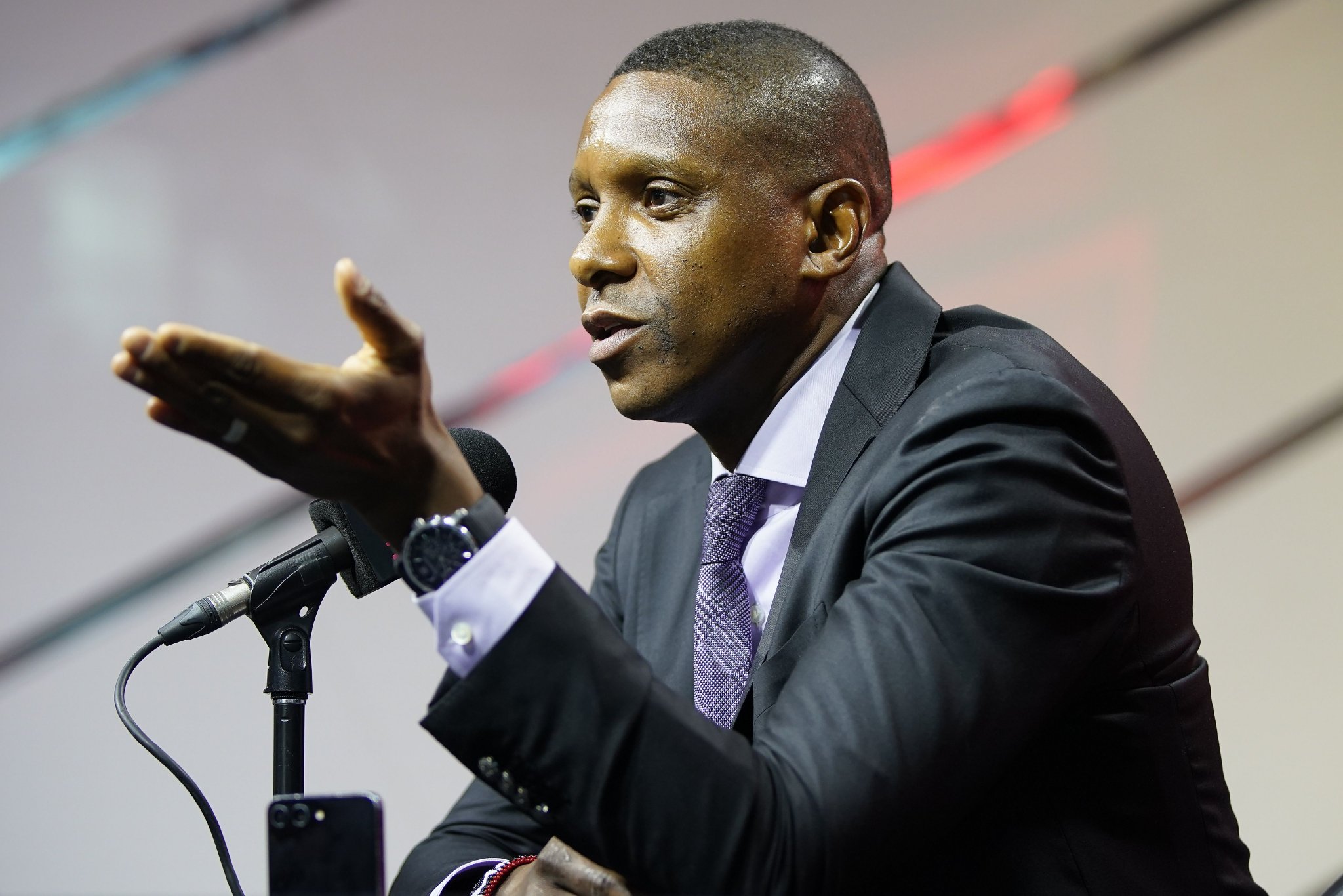 加福德：NBA终究是一门生意 对乌杰里上任后的运作不意外