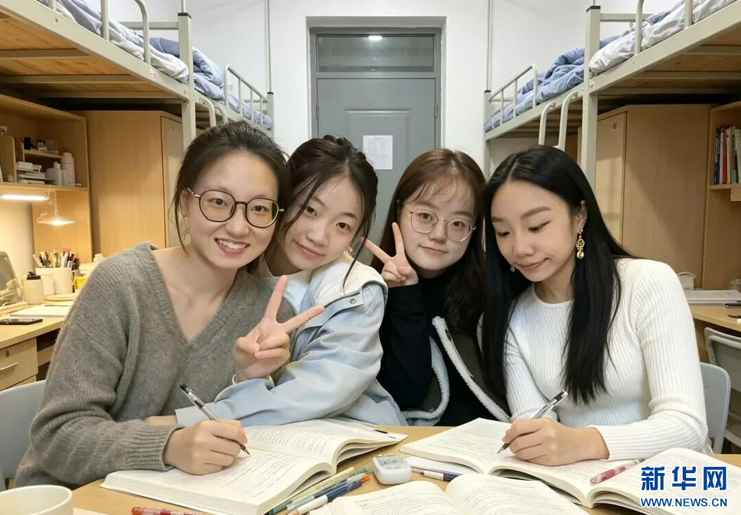 第一临床学院高新C栋406宿舍合影（资料图）。昆明医科大学 供图