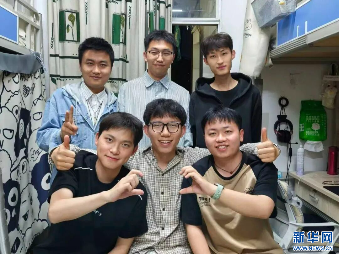 第一临床医学院K栋327宿舍合影（资料图）。昆明医科大学 供图