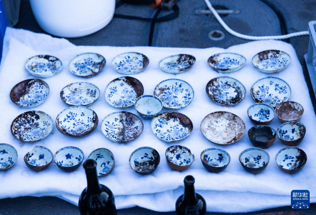 挪威打捞沉船引关注 专家推测：青花瓷应该来自景德镇