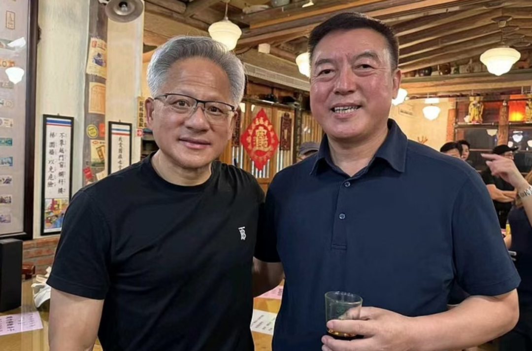 “电梯一吻”亲掉230多亿，黄仁勋“中国搭子”塌房了？
