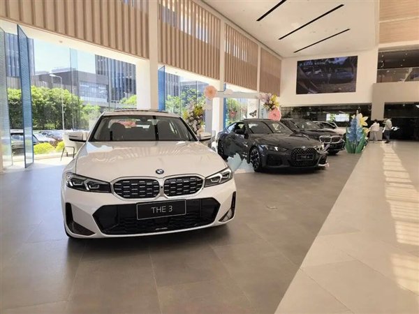宝马门店；图源：虎嗅拍摄