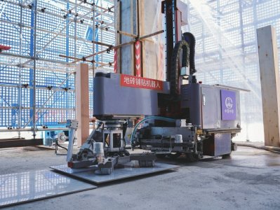 西成铁路红原站建设 首次使用智能机器人