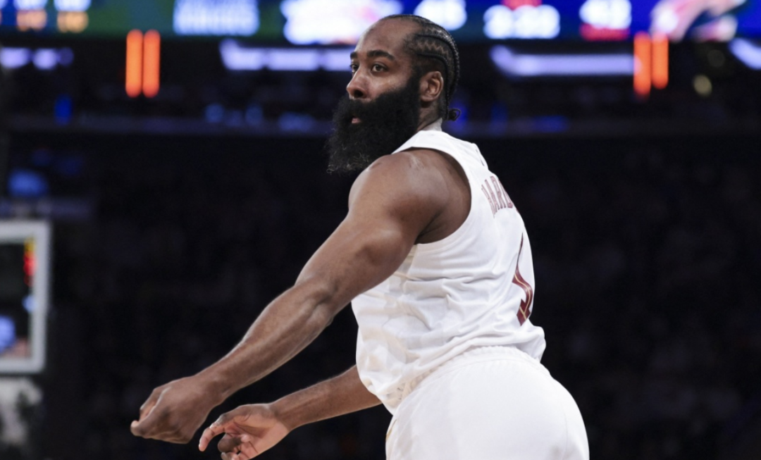 NBA球星哈登被指控非法携带武器被捕，关押在哈里斯县监狱，被捕细节曝光