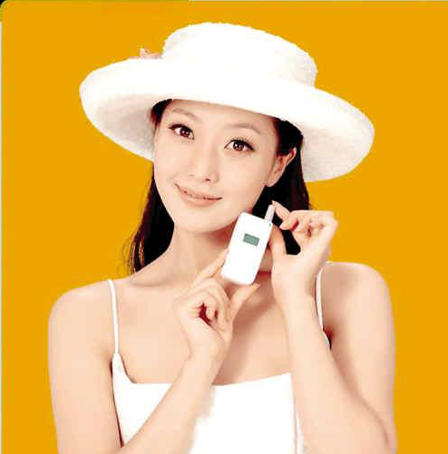 ▲韩国女星金喜善代言过这款TCL