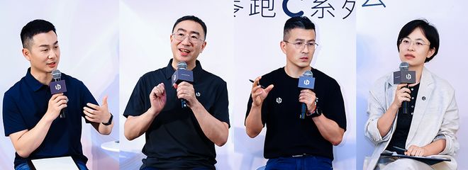 ▲曹力（左一）、朱江明（左二）、徐军（右二）、周颖（右一）