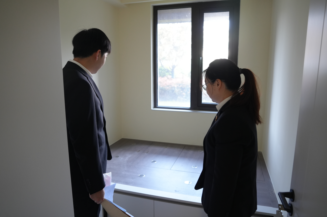 男子花20万装修的新家，竟是邻居家！法官：开发商、物业、业主都有责任！