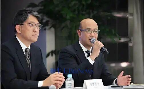 图右人物为丰田汽车公司社长佐藤恒治 图源
