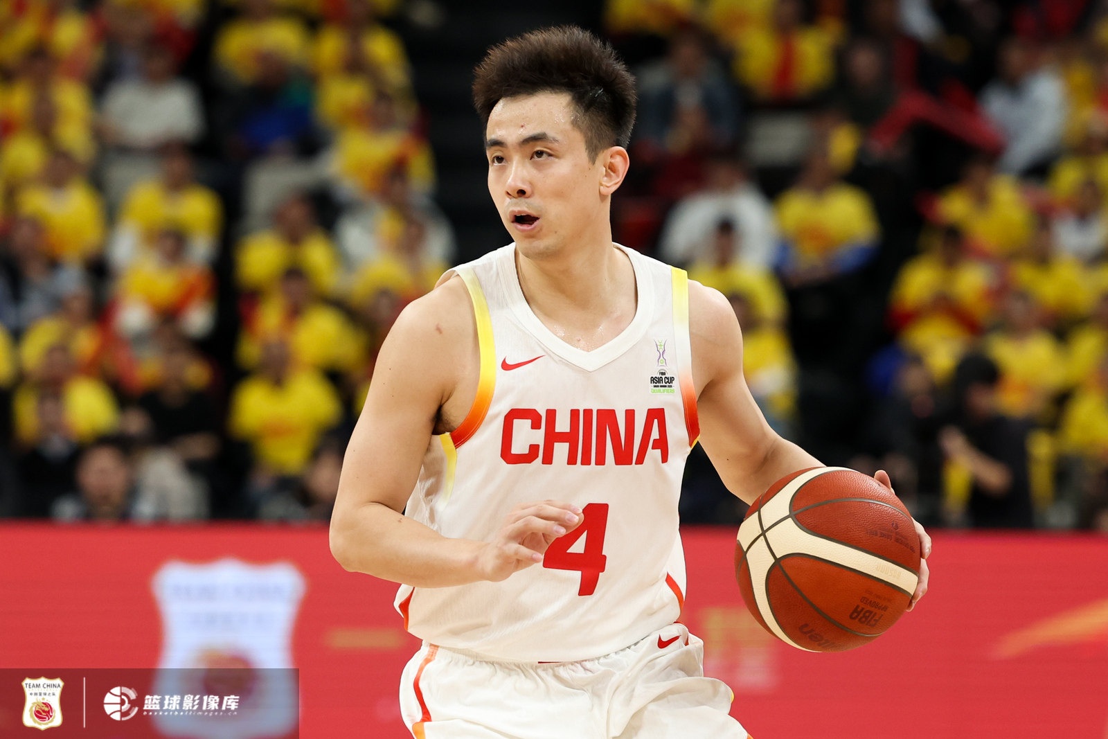 媒体人：组织后卫是真不太够用 各有各的缺点 还得把赵继伟叫回来