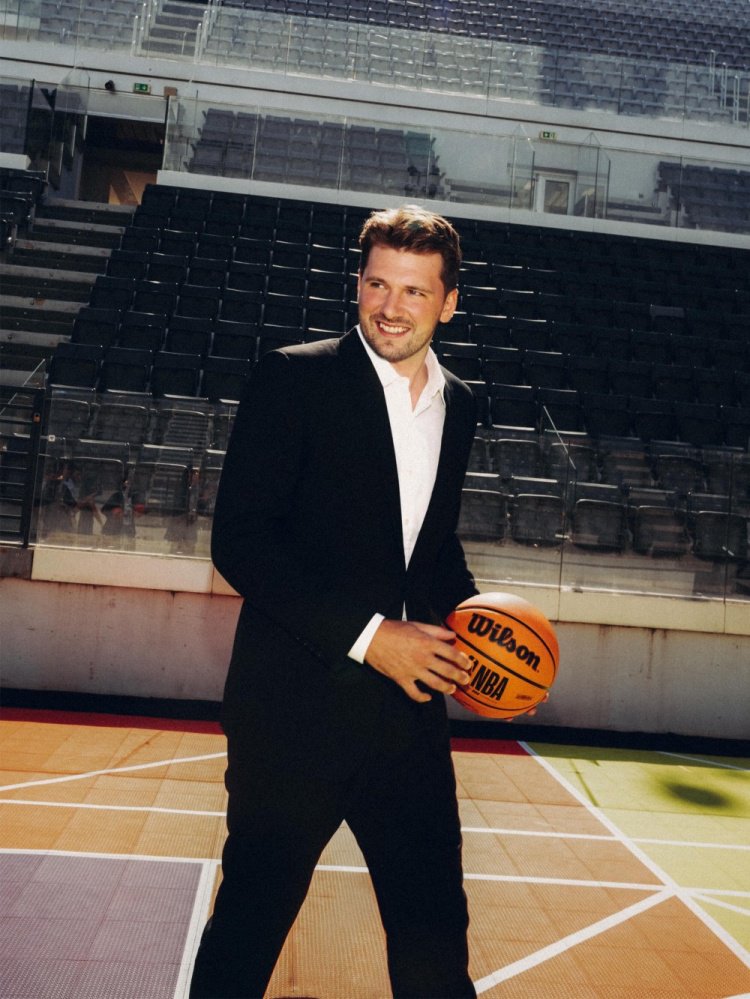 东契奇晒罗马行照片：感谢这无比美妙的一天！好戏还在后头