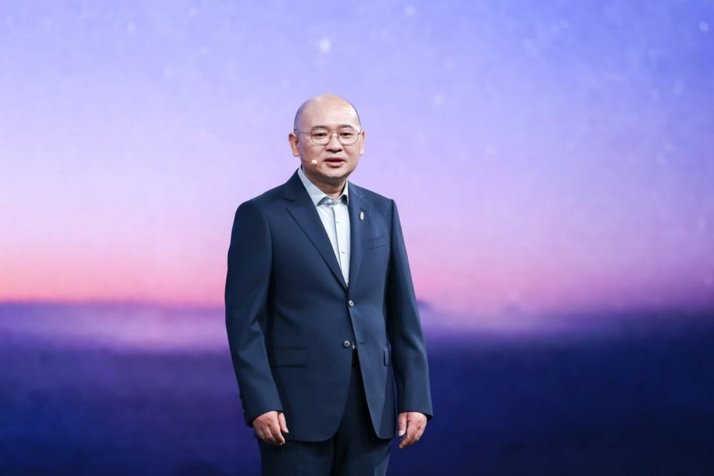 （江汽集团控股公司党委书记、董事长、总经理项兴初）