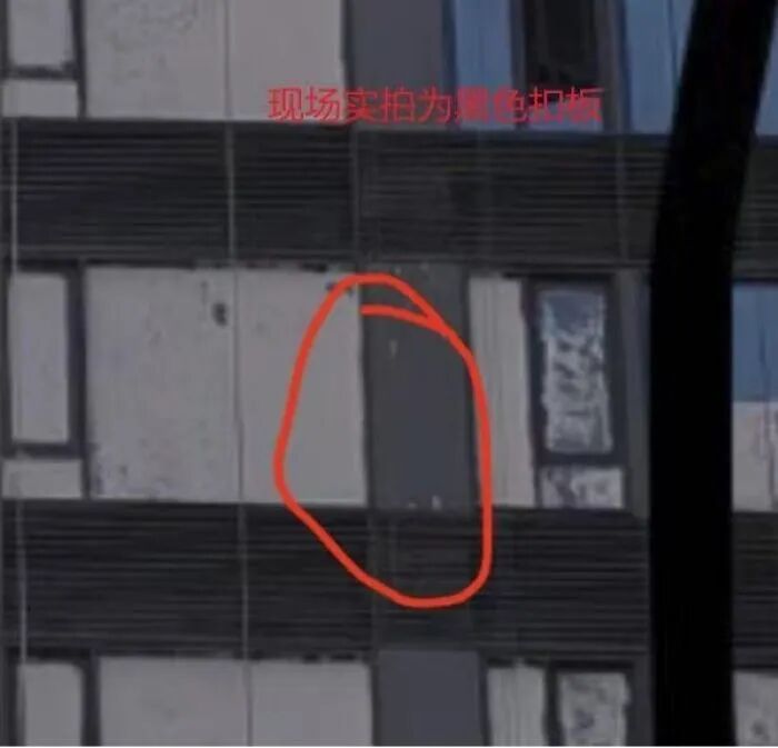 玻璃减配成铝板。购房业主供图