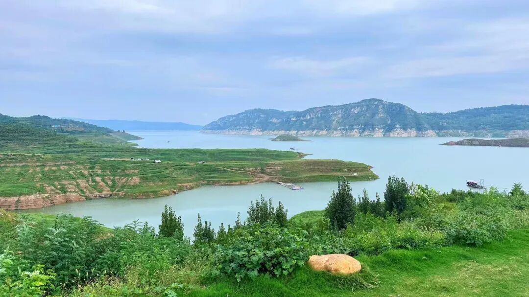 绿野天湖（黄河小浪底洛阳新安一隅） 朱圣宇/摄