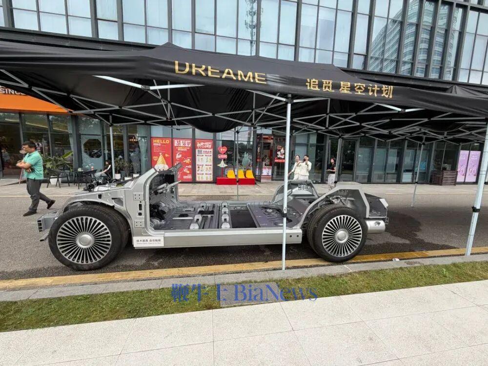苏州追觅软件园区，一辆“技术展具”摆放在路边      拍摄/邹露