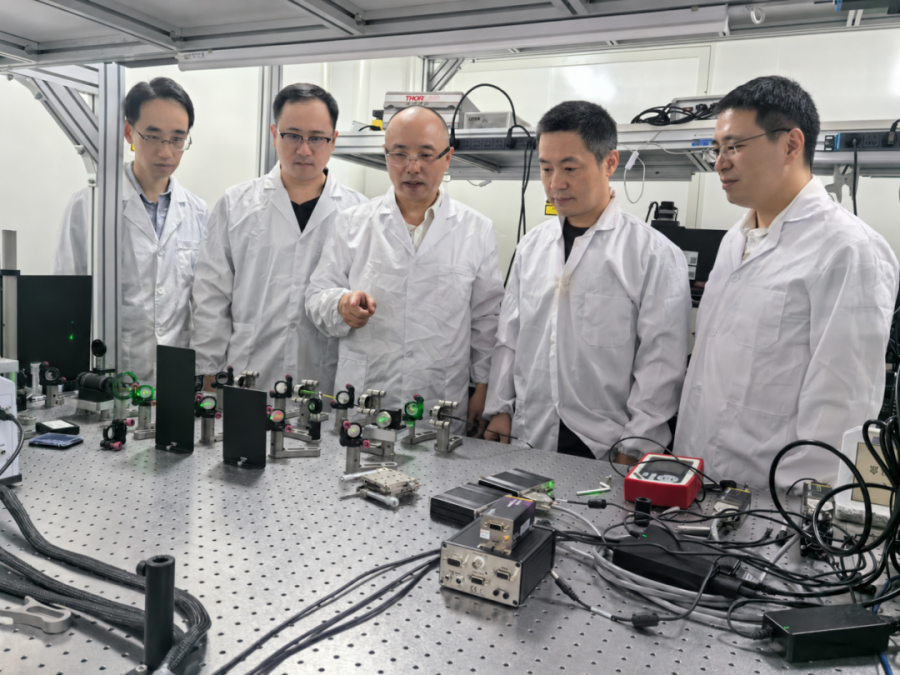 微纳光子的高效有序化和局域化研究 主要完成人：王雪华、刘进、周张凯、李俊韬、陈波