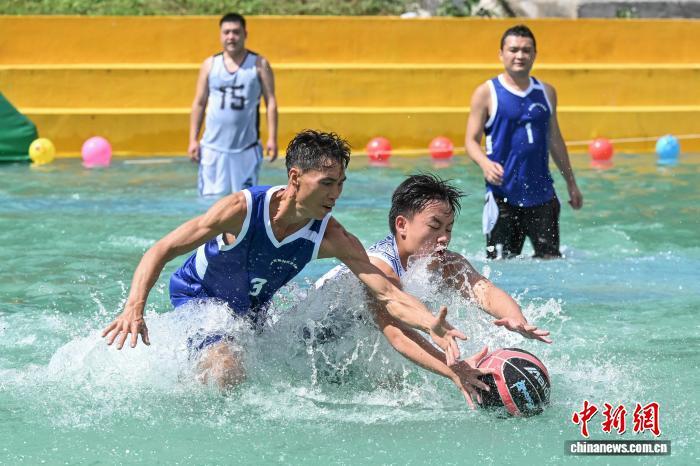 　　图为男子乡镇B组比赛现场。中新社记者瞿宏伦摄