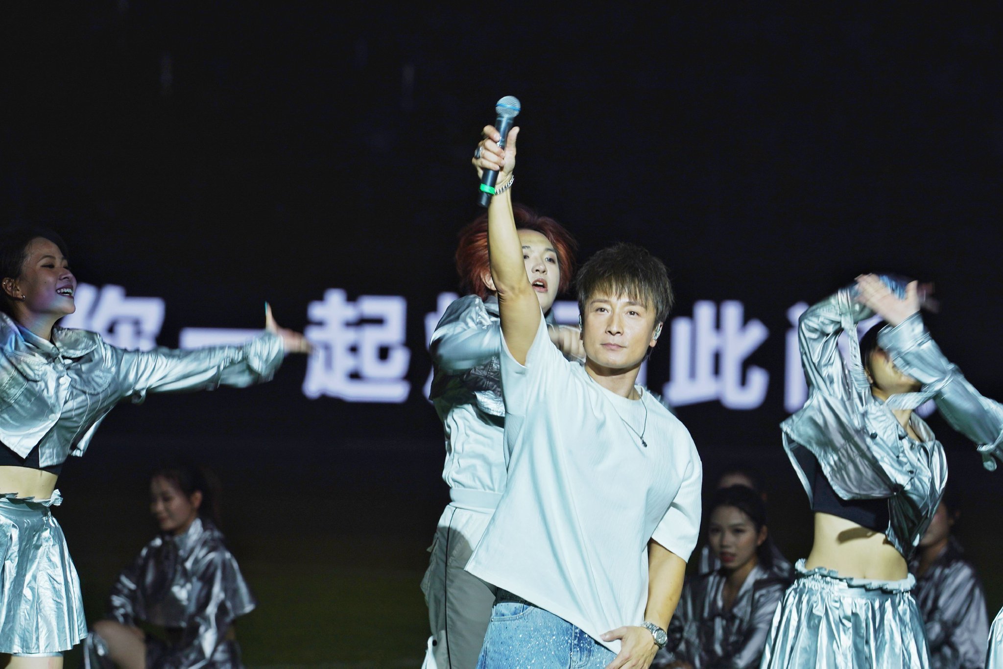 方力申亮相中场表演。 南方+ 戴嘉信 拍摄
