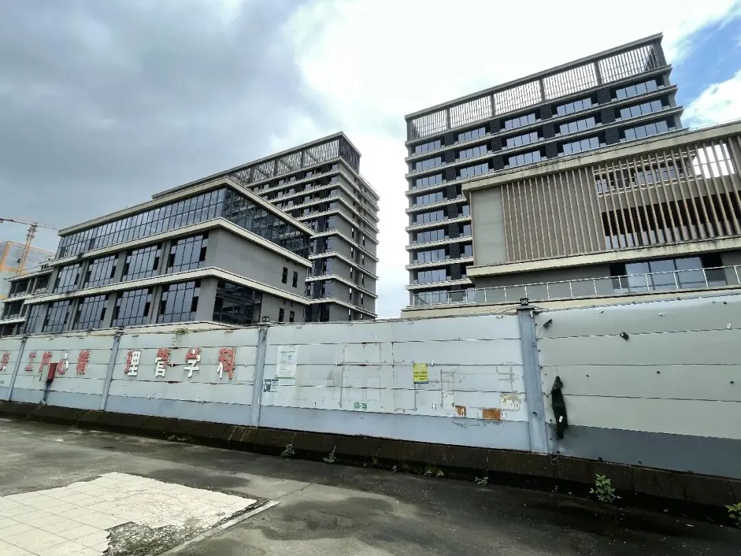 项目工地围蔽停工