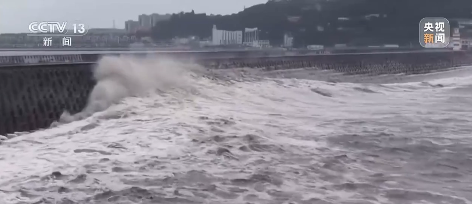 浪高超4.5m、瞬时风速破30m/s 直击浙南沿海狂风暴雨时刻